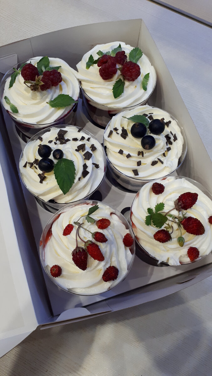 Такой десерт можно и гостям подать и в подарок преподнести