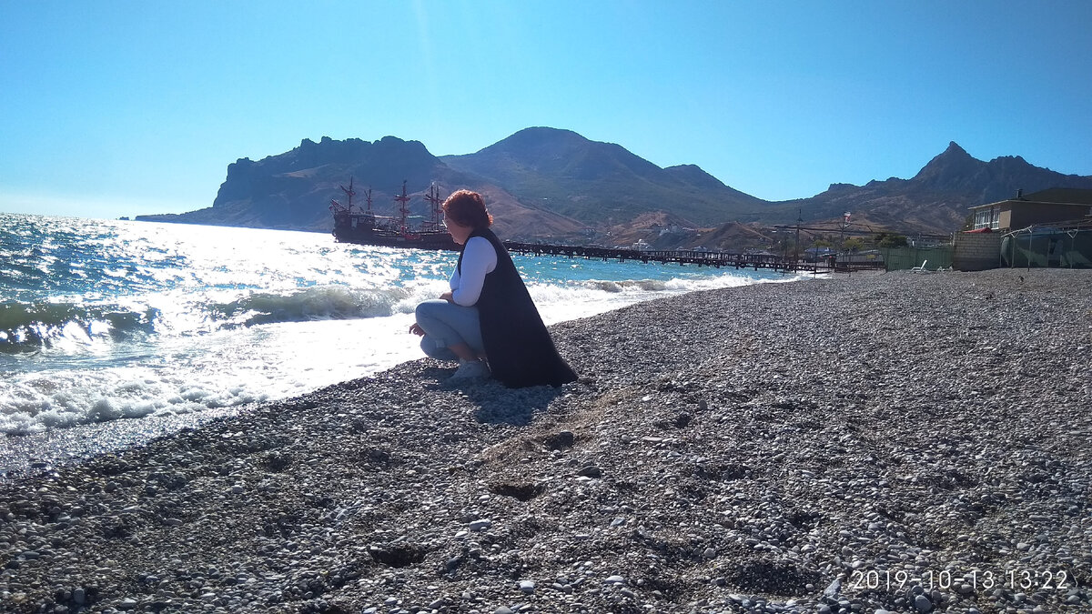 Пляж в Коктебеле. Сентябрь. Полный релакс. 