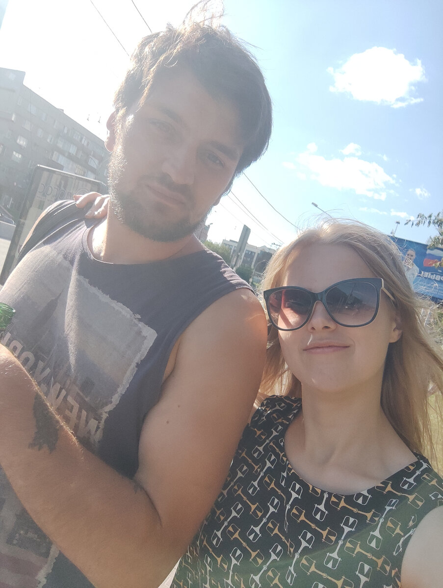 А это мы с мужем, бывают и хорошие моменты в такой работе. 