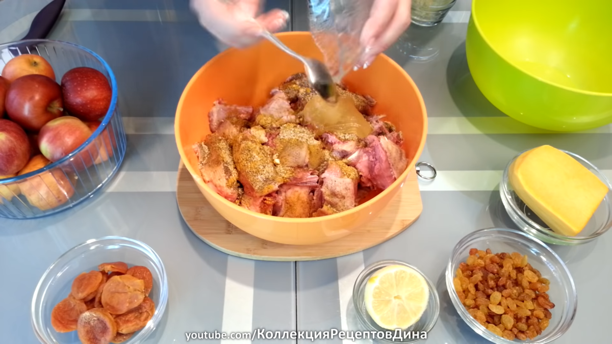 Вкуснейший рецепт ароматного мяса: утка с яблоками | HOCHU.UA