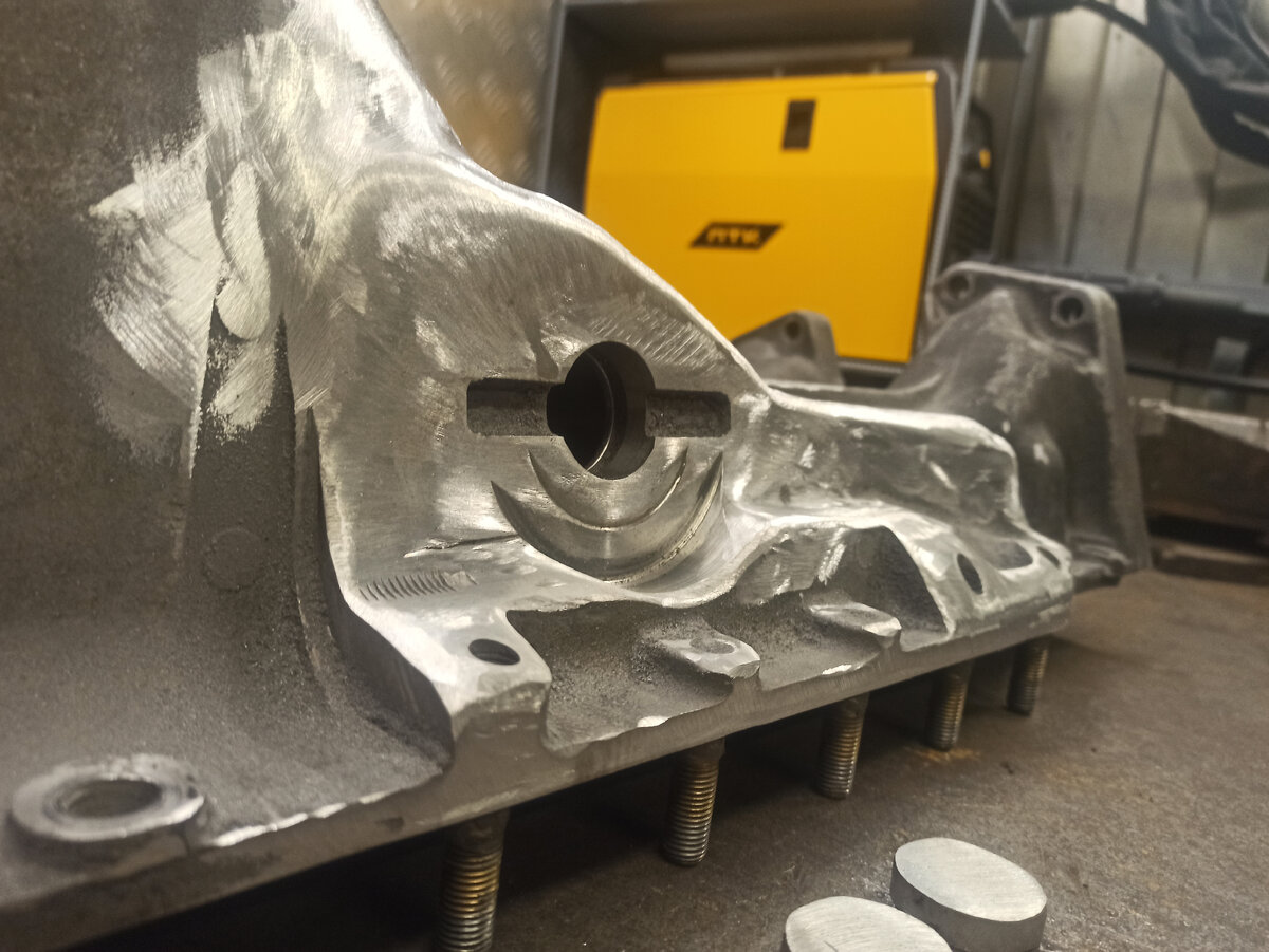 Заготовка с обрезанным редуктором и подготовленными пятаками под сварку!