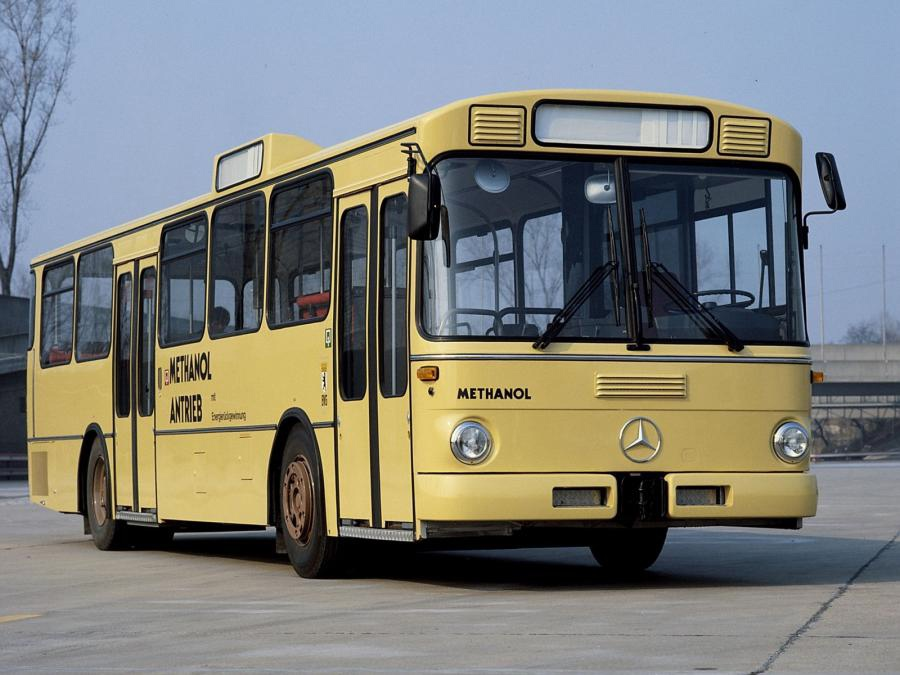 Автобусы рядом. Mercedes-Benz o305. Mercedes-Benz o305 автобус. Мерседес Бенц о 305. Mercedes Benz 0305g.