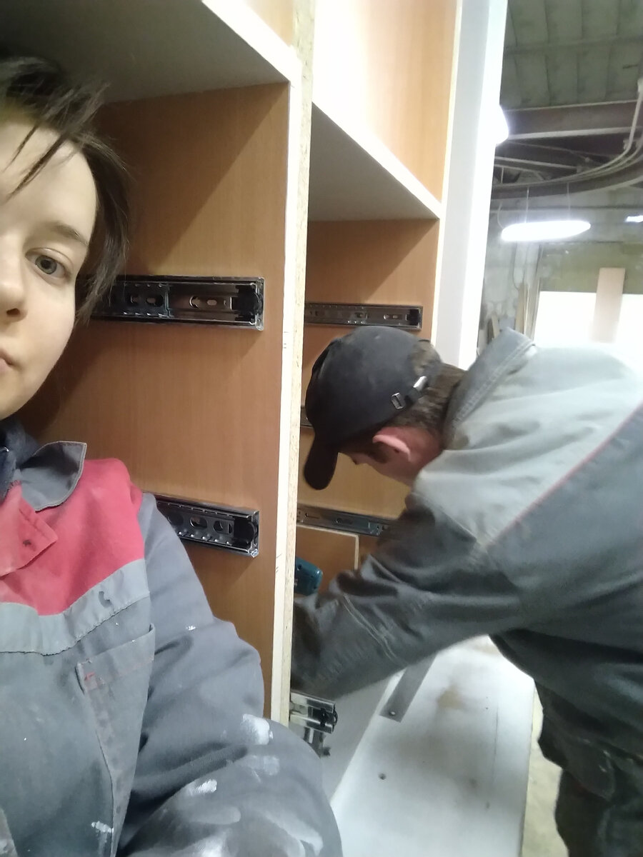 Это мы счастливые думаем, что  нашли классную постоянную работу