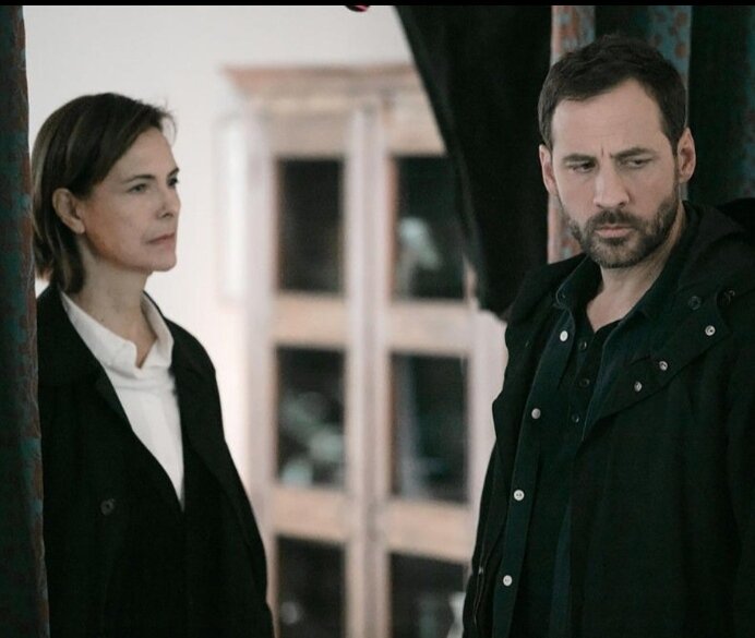 Актер - сын маньячки– совершенно неизвестен нам в российской реальности. Но очень привлекателен.