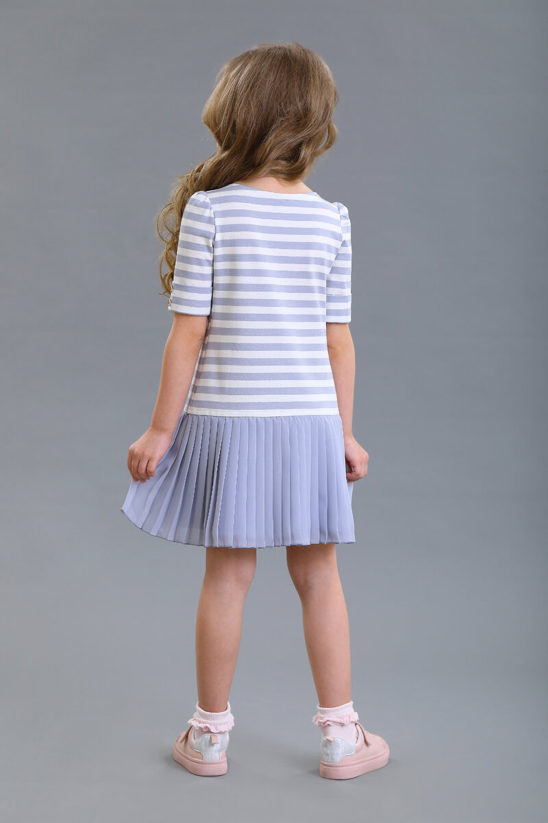 Платье очень лаконичное, но вместе с тем красивое и романтичное