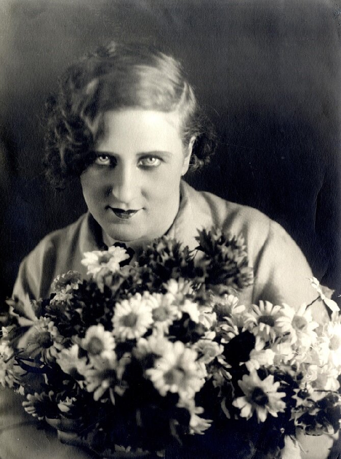 Мария Викс в роли Веры в спектакле Б. Александрова «Сотый тигр». Свердловск. 1938 год. Из фондов Свердловского областного краеведческого музея. 