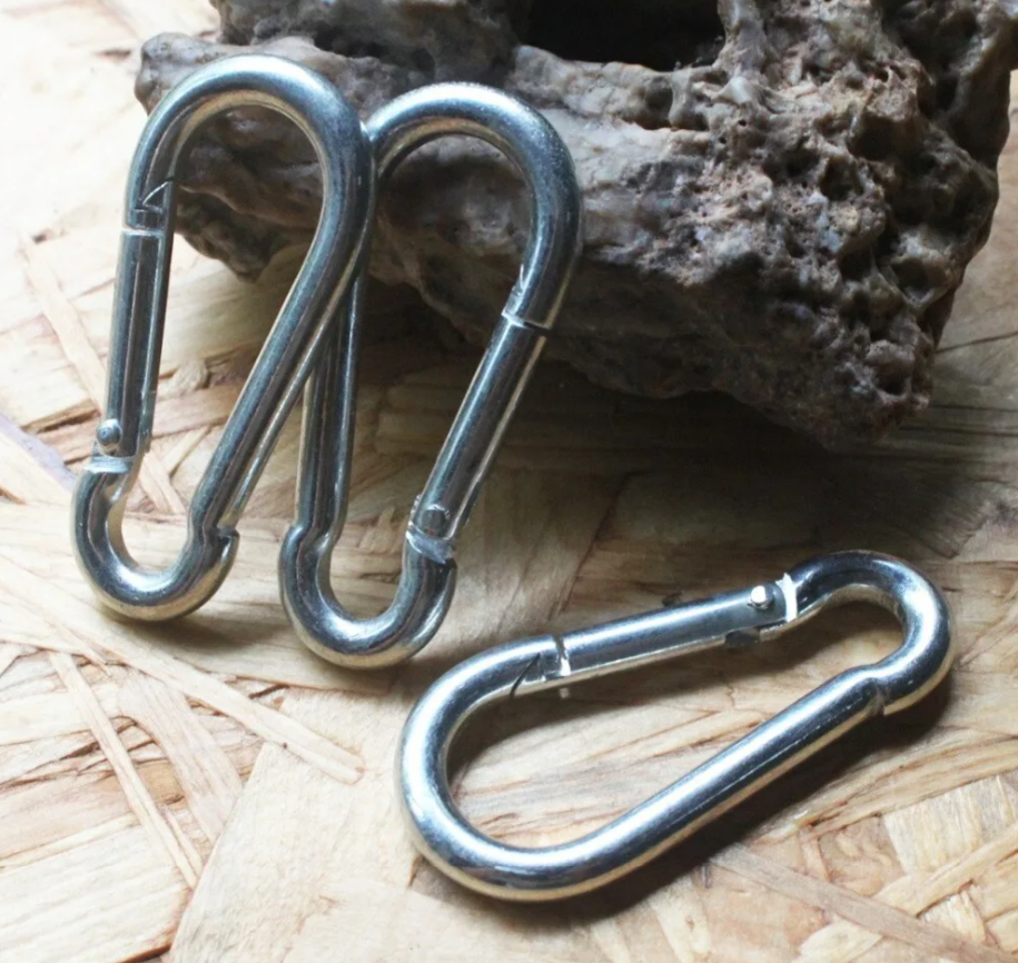 Карабины уже давно прочно вошли в обиход не только мастеров, но и обычных людей, моряков, скалолазов