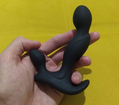 Черная игрушка