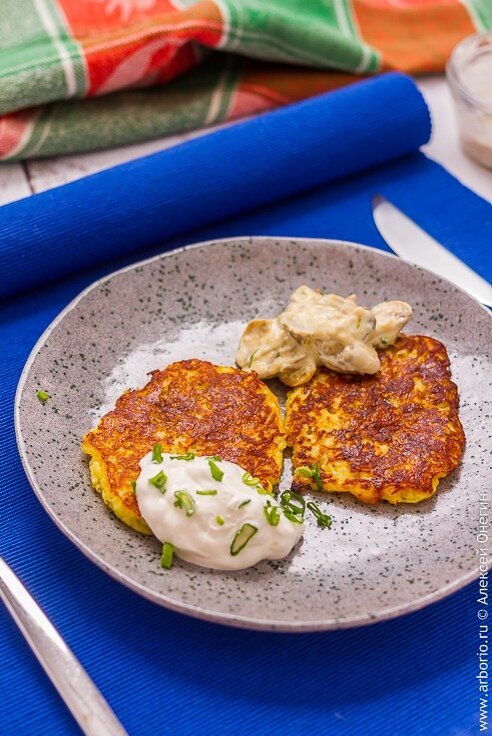 Вареники с картофельным пюре и шкварками