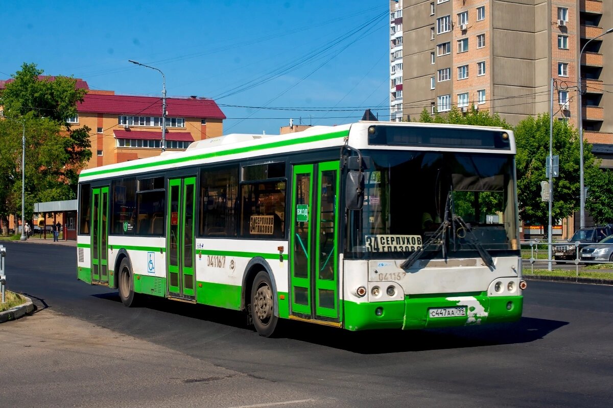Бывший Московский автобус ЛиАЗ-5292.22 на улице Ворошилова. Следует по маршруту №34 Серпухов-Глазово