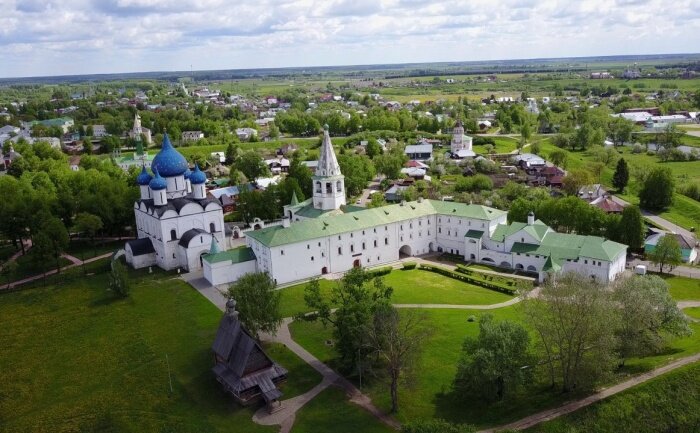 Суздальский кремль внесен в Список Всемирного наследия ЮНЕСКО. | Фото: votkinsk.tur-region.ru.