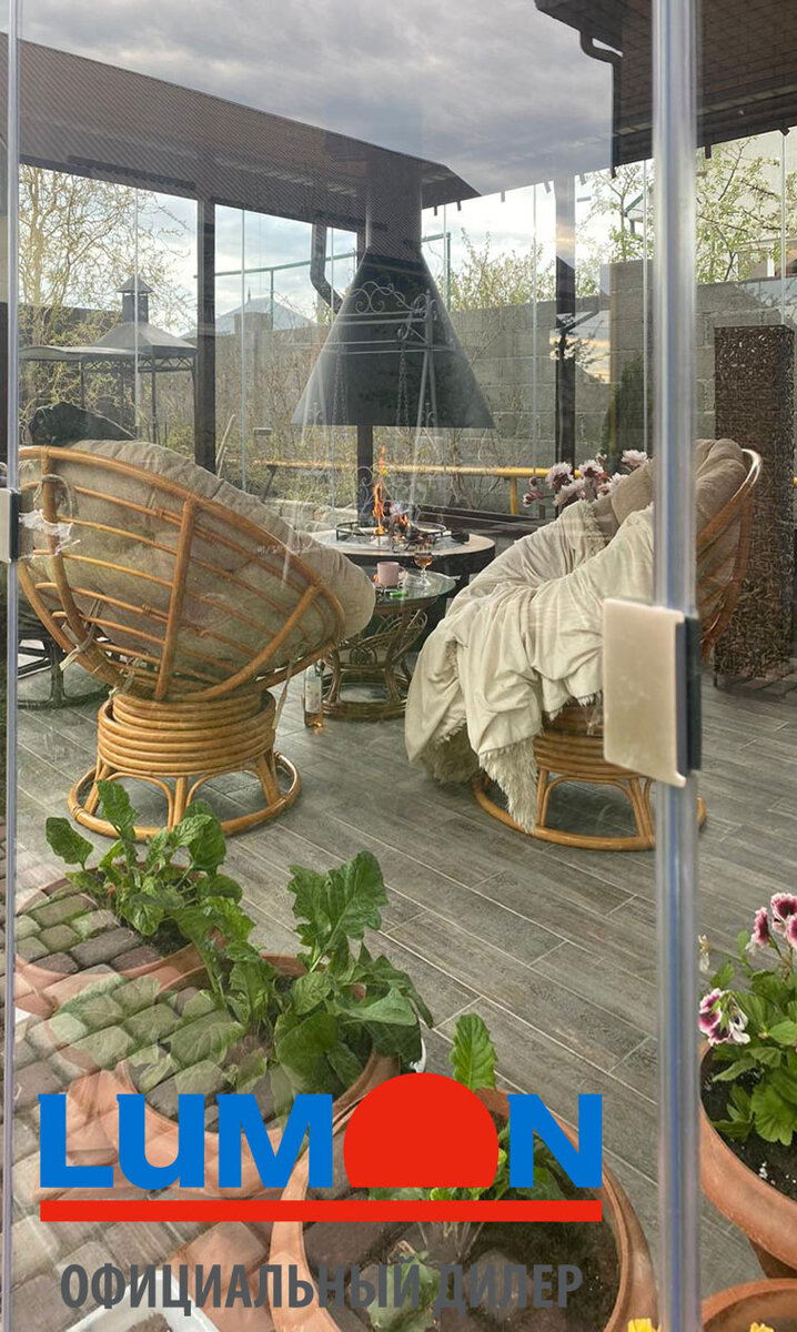 Та же беседка с раздвижным остеклением