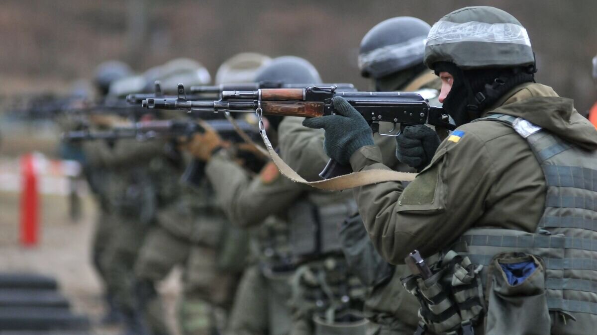    Украинские военнослужащие во время учений© РИА Новости / Стрингер