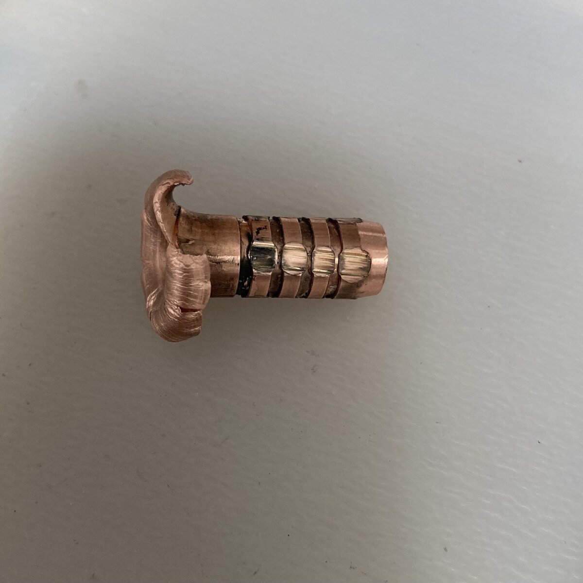 С учетом скорости, конструкции  и дистанции экспансивный эффект считаю достаточным. Масса пули после извлечения из геля 241 гран. 