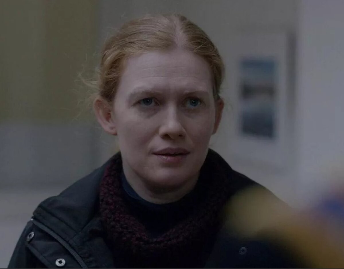 Сара во всей красе - взгляд, полный недоверия