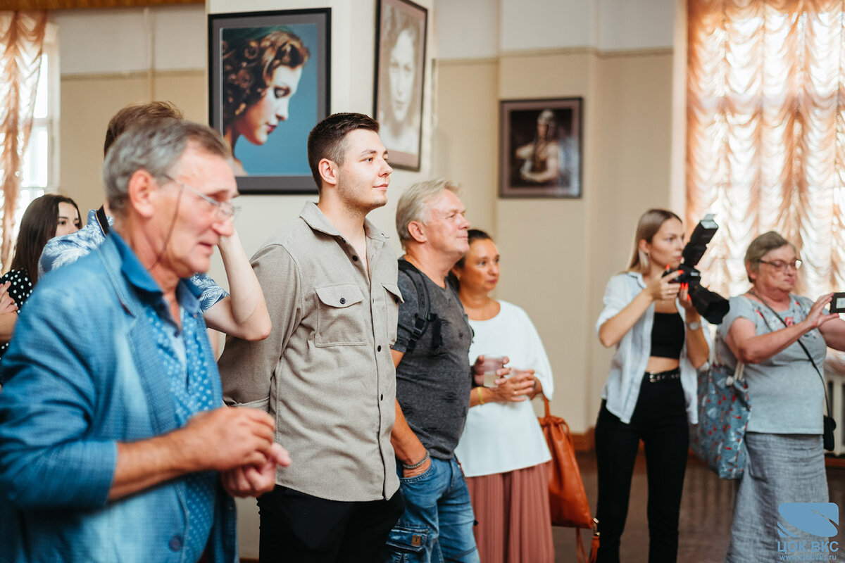 В Центральном офицерском клубе ВКС открылась фотовыставка Игоря Пискарева