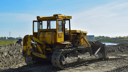 Бульдозер ЧТЗ Т-170. Запуск и работа. / Soviet bulldozer CHTZ T-170.