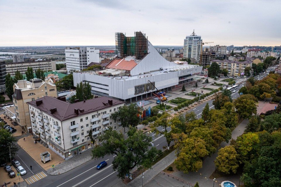     Помимо основного концерта пройдут и уличные в каждом районе города. Михаил ФРОЛОВ