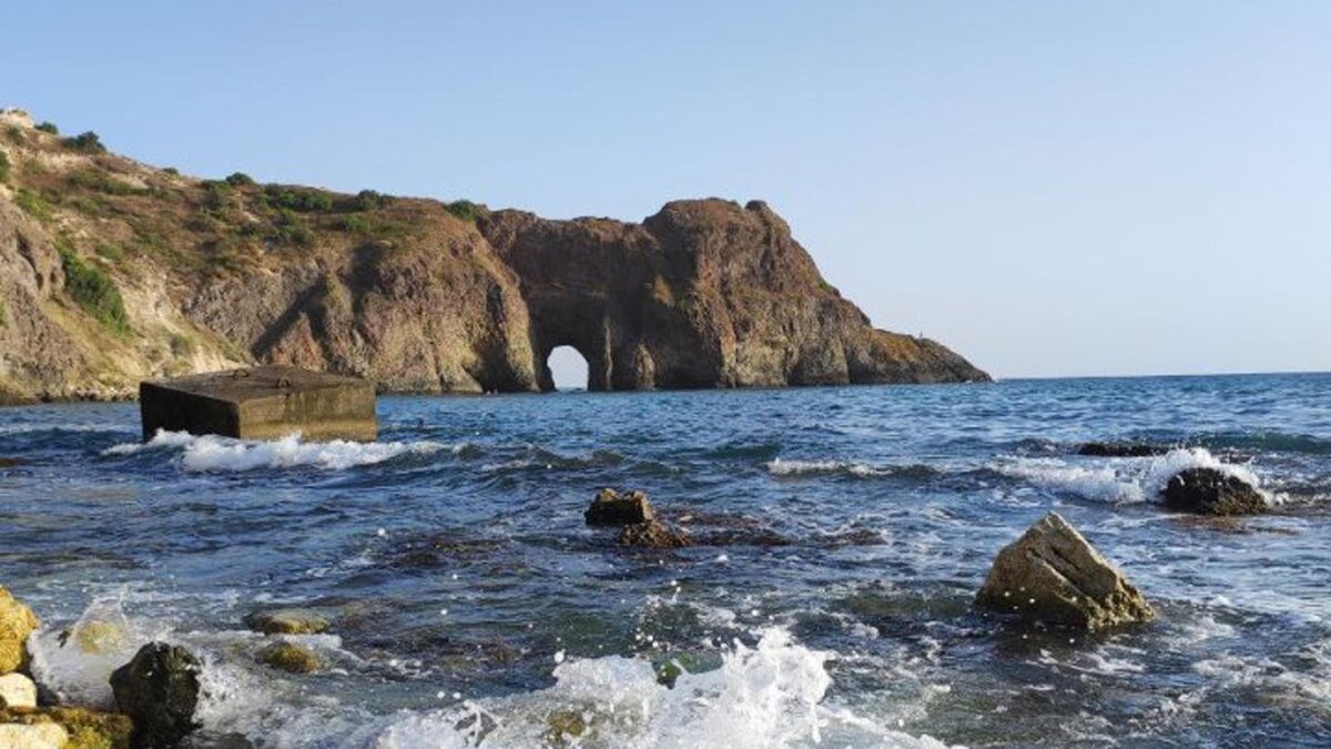    Грот Дианы — одна из главных красот мыса Фиолент.Фото: Ирина ГЕРЦ