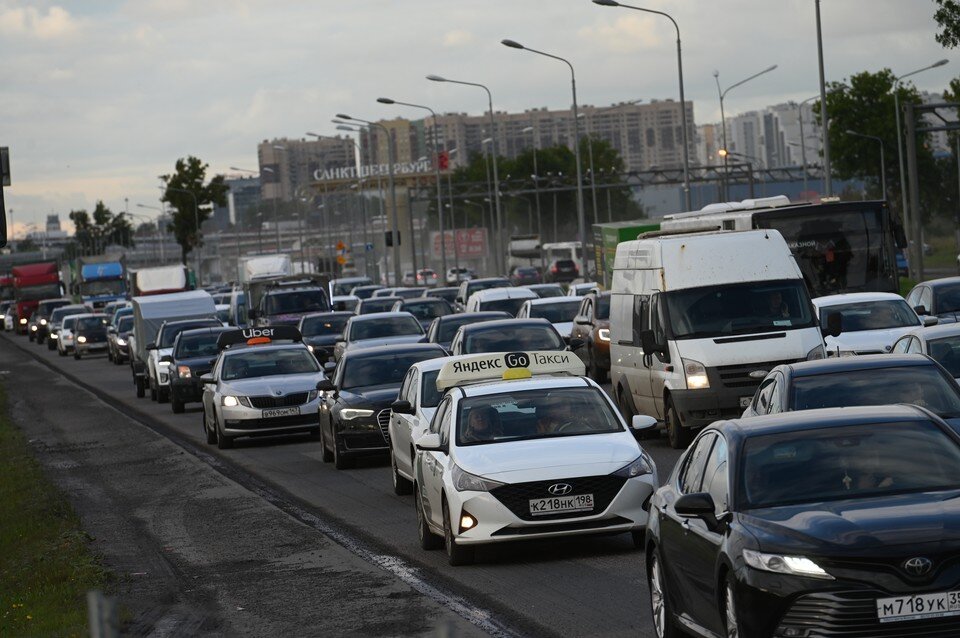     Московское шоссе встало в пробку вечером 23 сентября Юлия ПЫХАЛОВА