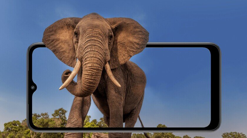    Без огромного подбородка в экране не обошлись. Фото: Redmi