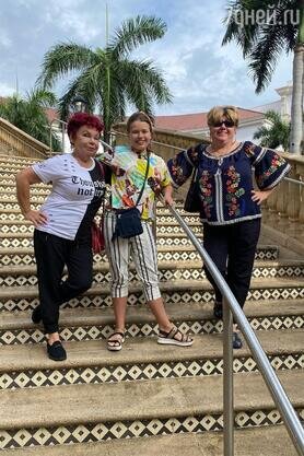    Людмила Порывай со старшей дочерью и внучкой Соцсети