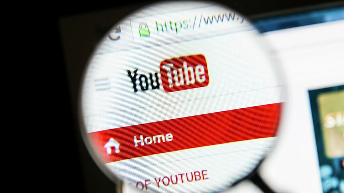    Логотип YouTube© Depositphotos / ibphoto