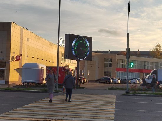     Экран появился на углу у торгового комплекса "Шайба" Светлана Пикалёва