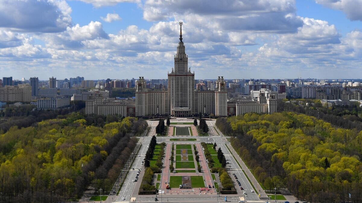    Здание Московского государственного университета имени М. В. Ломоносова© РИА Новости / Павел Бедняков