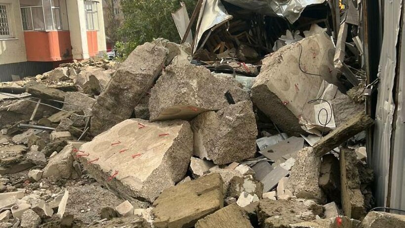    Последствия падения обломков ракеты на дом в Белгороде ©Telegram-канал Губернатора Белгородской области Вячеслава Гладкова