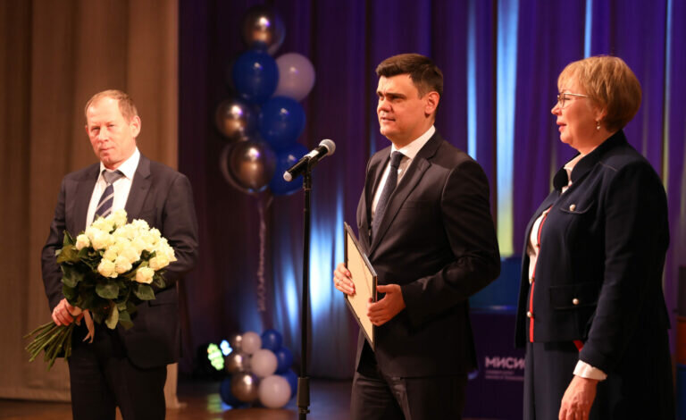    Уральская Сталь поздравила новотроицкий филиал МИСиС с 30-летием Кристина Просвиркина