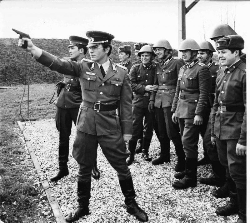 кто кого перестреляет...