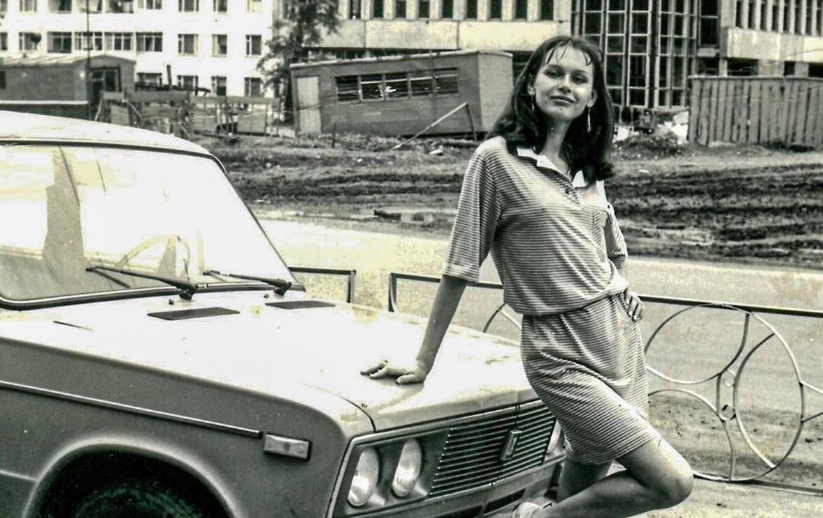 Ирина Бахтура имела модельную фактуру: высокая, худощавая, стройная, с правильными чертами лица. 