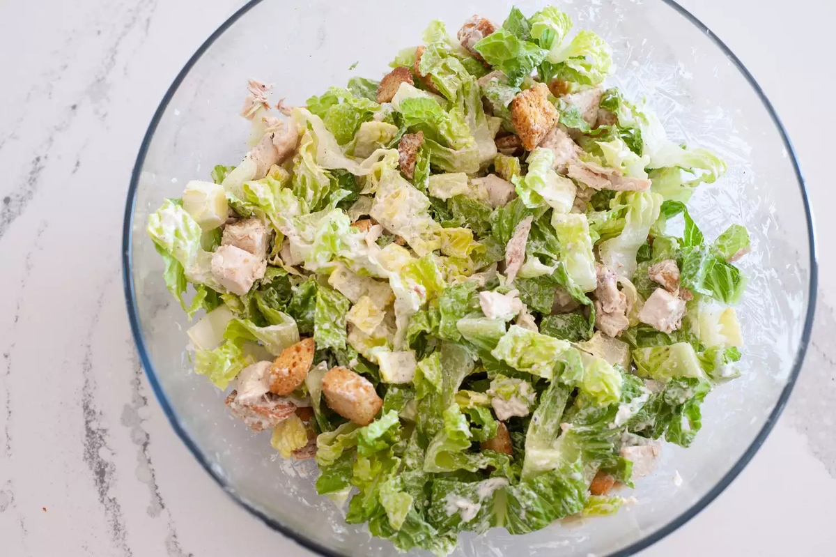 Готовим салат.