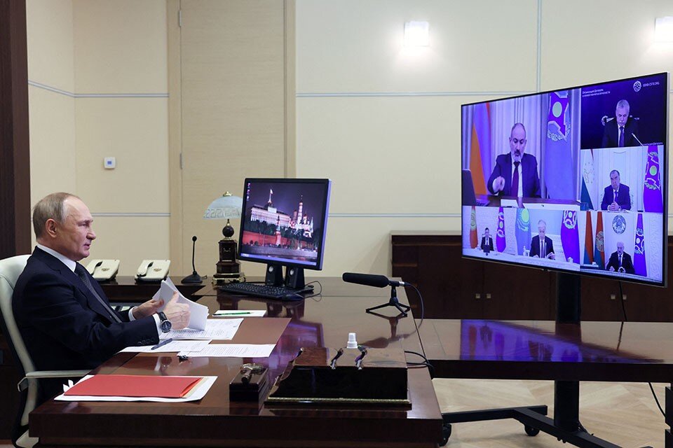     Владимир Путин считает, что Россия, Армения и Азербайджан находятся в сложном положении  REUTERS