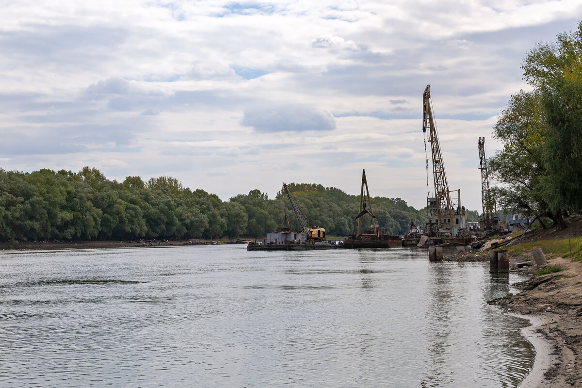 Река Днестр. Бендеры, Приднестровье, Молдавия (Moldova). IX.2012