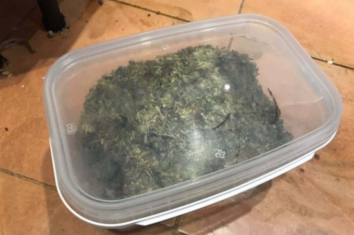    В Томске пенсионерка нашла в своей квартире контейнеры с наркотиками