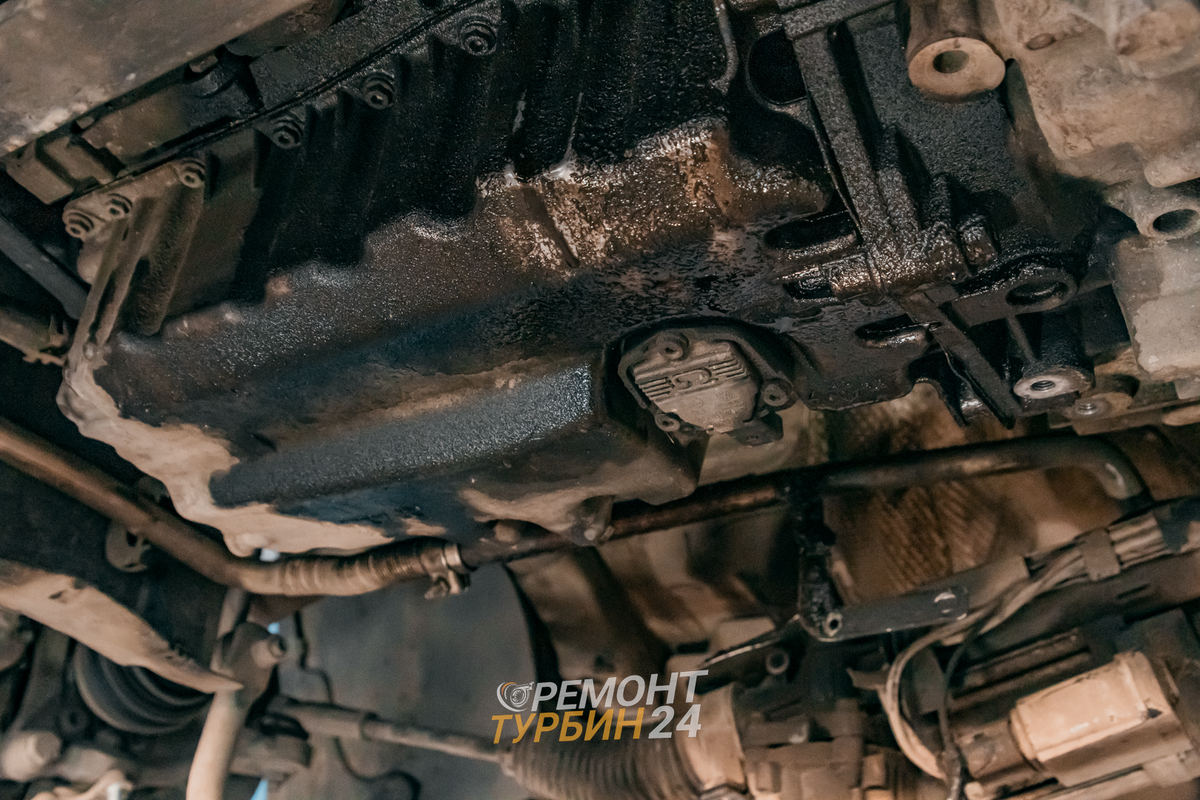 Следы масла на поддоне масла