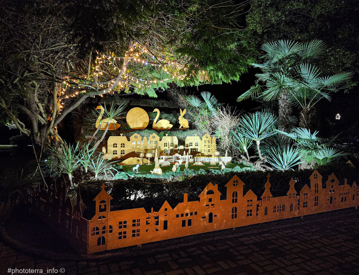 Макет в Прибрежном парке ночью,  Новый Афон,  Фото: Корчагина Татьяна