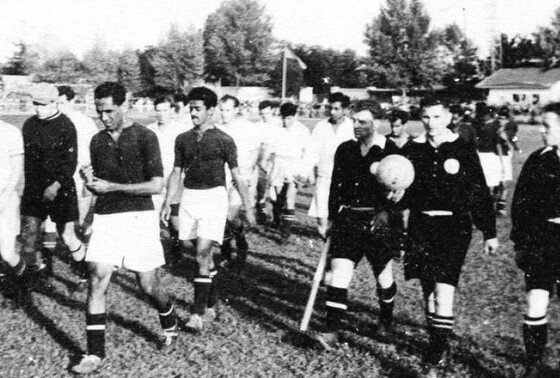    Товарищеская встреча, состоявшаяся 2 мая 1943 года в освобождённом Сталинграде между футбольной командой «Спартак» (Москва) и сборной местных игроков в составе «Динамо» (Сталинград)