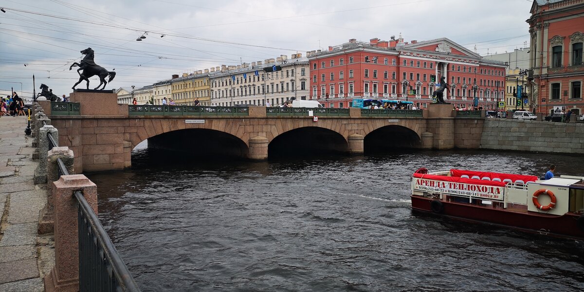 Река Нева в Санкт-Петербурге, тоже отличная река для SUP-развлечений 