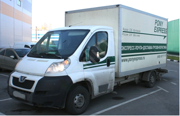 Главная задача изотермического фургона – обеспечение защиты и целостности груза, а также сохранение температурного режима. Каркасный изотермический фургон Пежо Боксер используется для перевозки грузов, требующих соблюдения особого температурного режима во время транспортировки. Изотермический фургон  оборудован утолщенными стенками, внутренняя обшив-ка которых производится из оцинкованного про-филя – не поддающегося химическому воздействию и не окисляющегося; для фургона могут быть использованы ламинированная фанера, плакированная сталь, алюминий, нержавейка и пластик. 