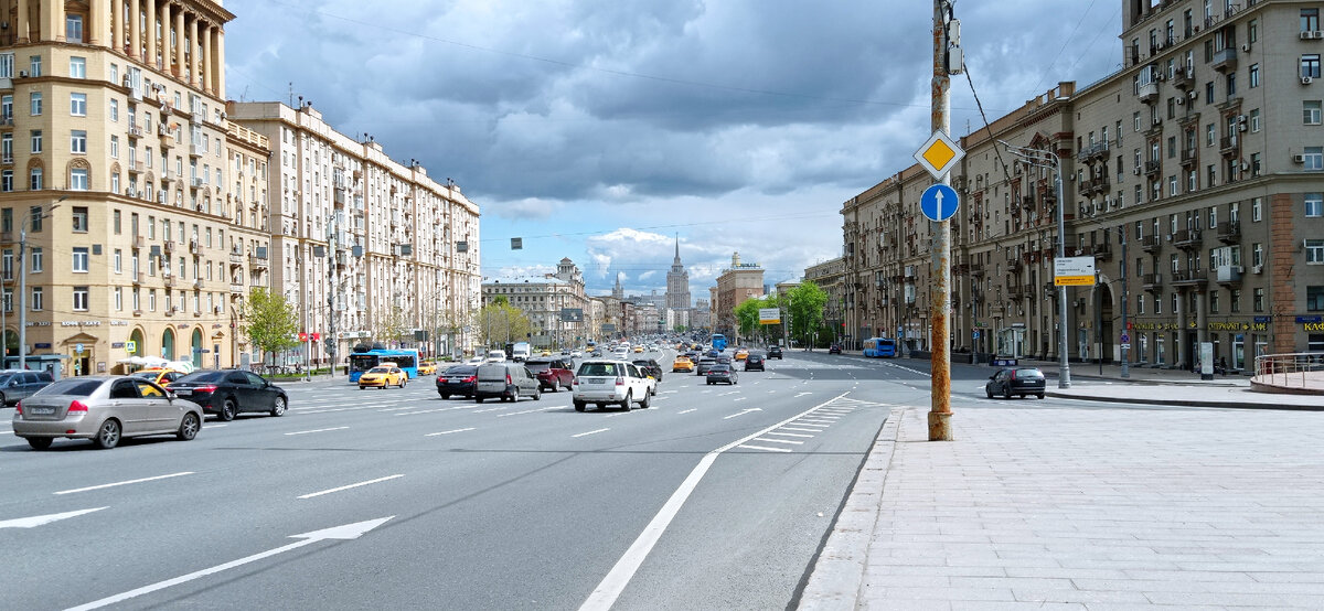 Кутузовский проспект, в сторону центра