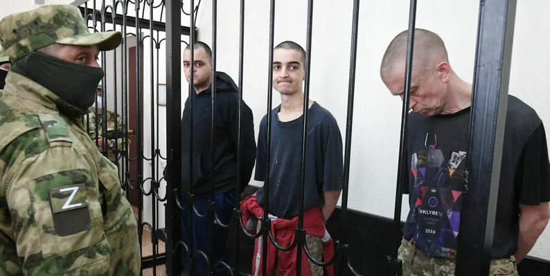 Три наемника в зале суда. utyug.info