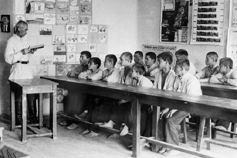Занятие в школе с бывшими беспризорниками. Источник: РИА Новости