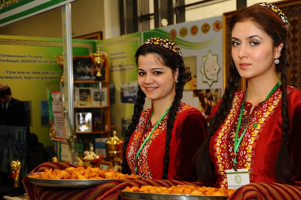 Туркмен бывшая. Туркмения туркменки. Туркменистан девушки. Самые красивые туркменки. Красивые женщины Туркменистана.
