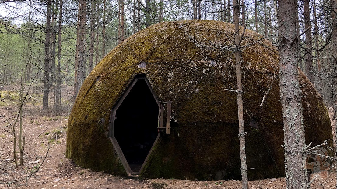 Заброшенный полигон высоковольтных испытаний: загадочные находки в лесу оставшиеся со времен Советского Союза16