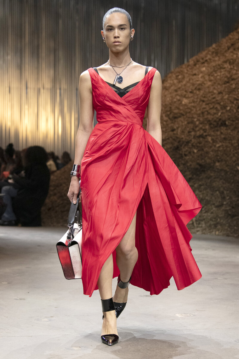    Alexander McQueen осень-зима 2022/23LEGION-MEDIA