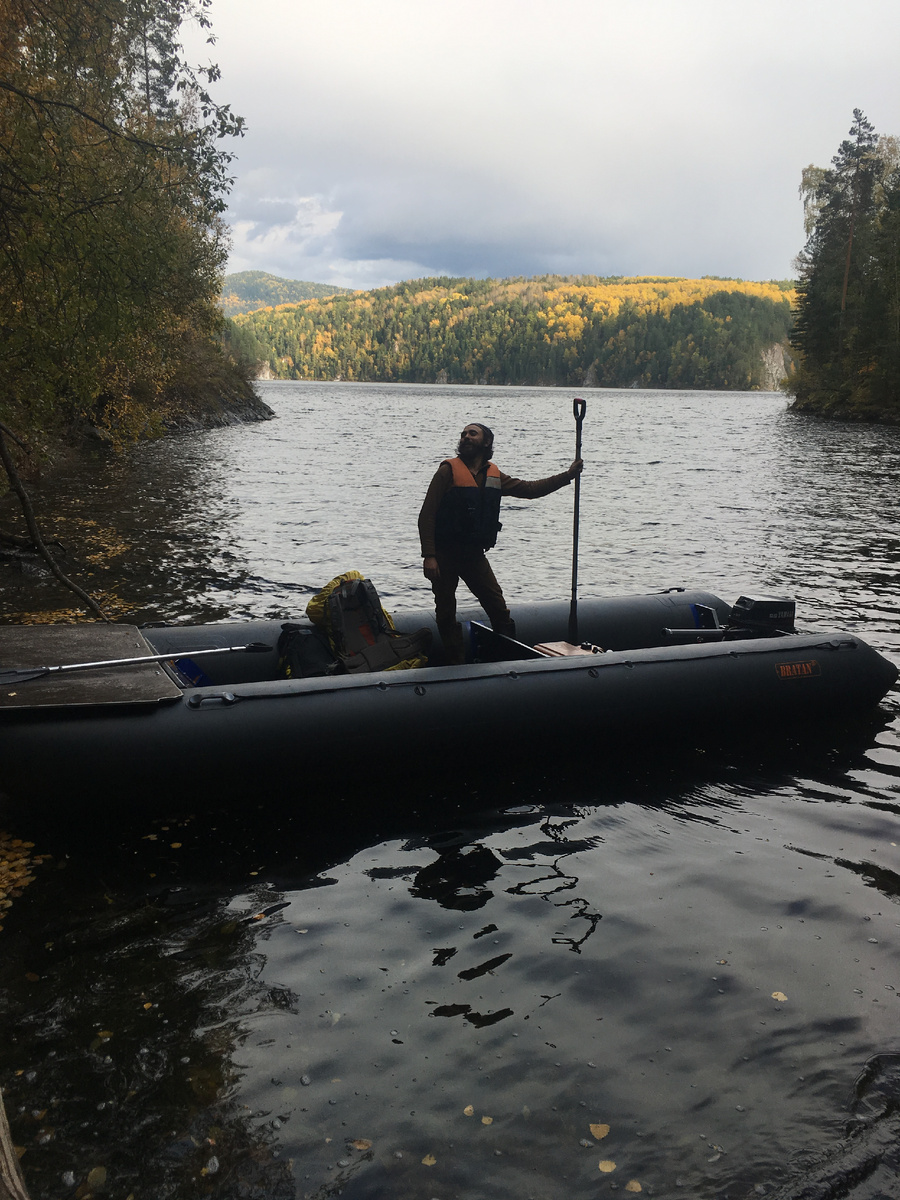 Сам катамаран в заливе, конструкция оригинальная, про нее как-нибудь потом.
