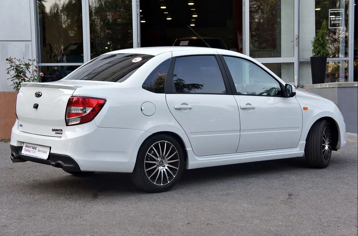 Отзывы гранта спорт 2023. Лада Гранта спорт 2022 белая. Лада Гранта спорт белая 2015. Lada Granta Sport 2015. Лада Гранта спорт 2021 белая.